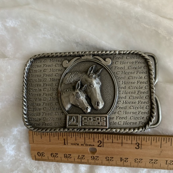 ! Vintage Buckle, Collectors Item, Farmers Co-op Promo Buckle with Horses - Picture 5 of 6